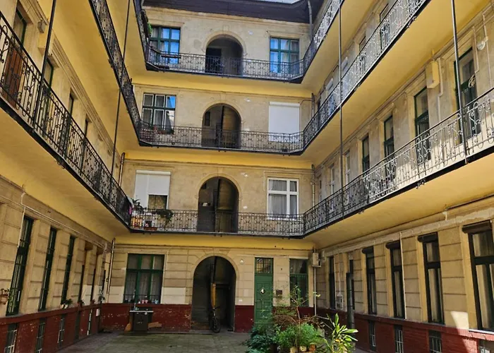 The Greenest Vintage Apartament